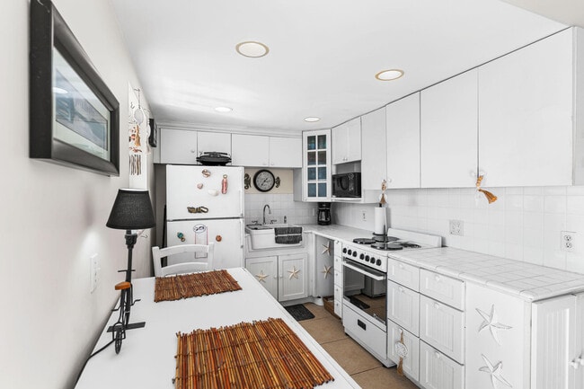 Building Photo - 3500 S Ocean Blvd