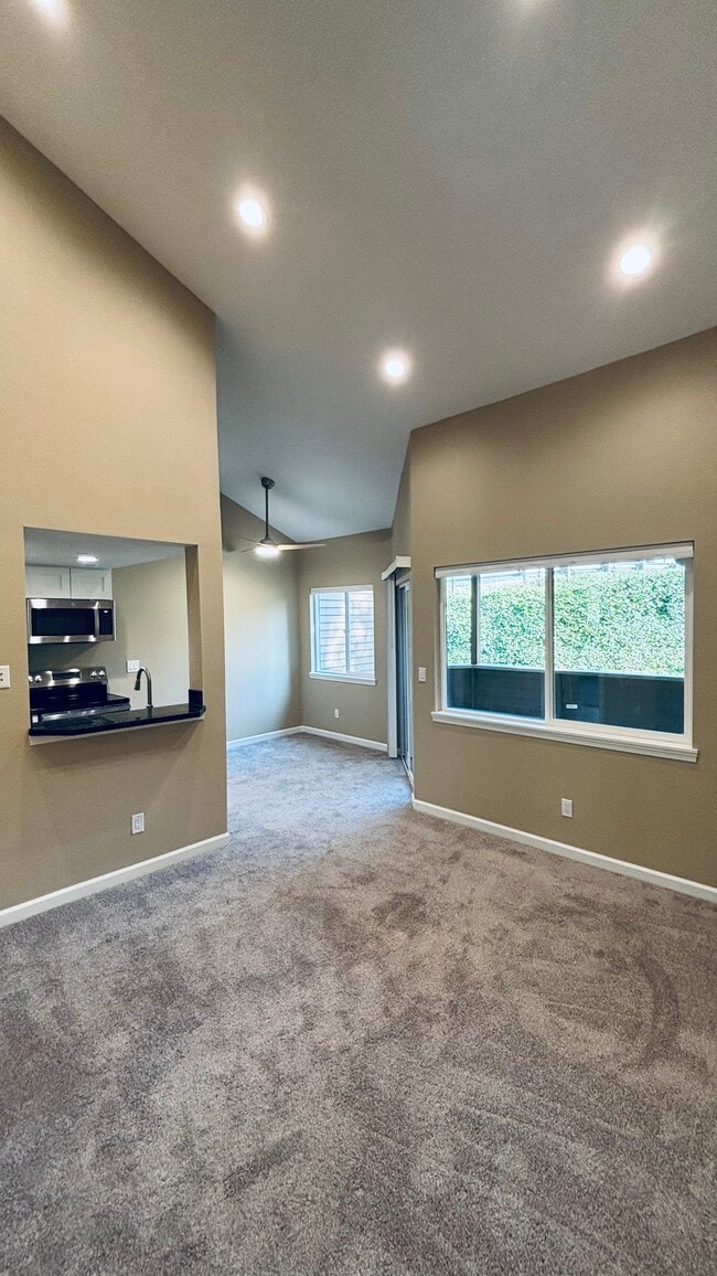 Building Photo - 9971 SE Talbert St