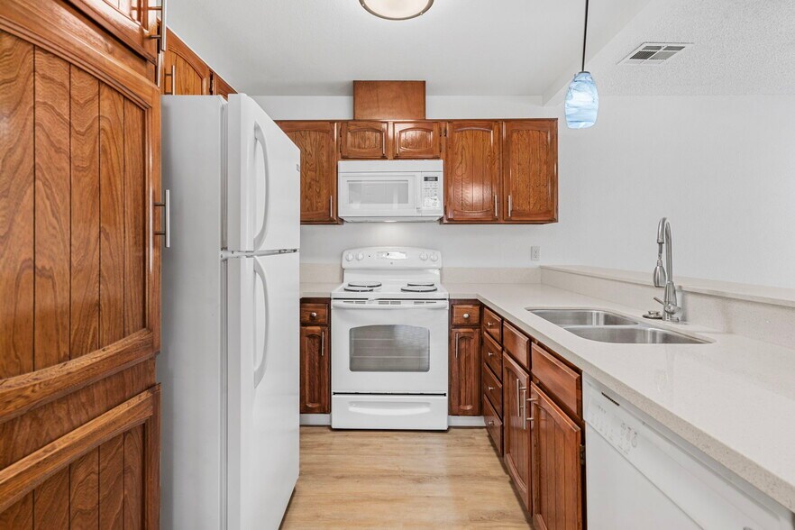Building Photo - 3400 Sullivan Ct