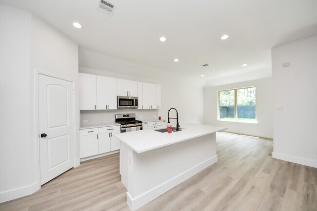 Building Photo - 14380 Zion Gate Crossing