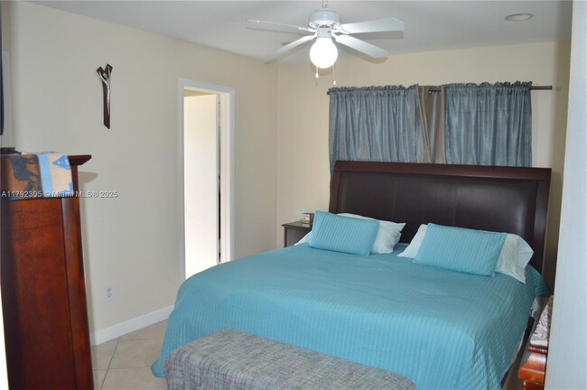 Building Photo - 10933 SW 146th Ct