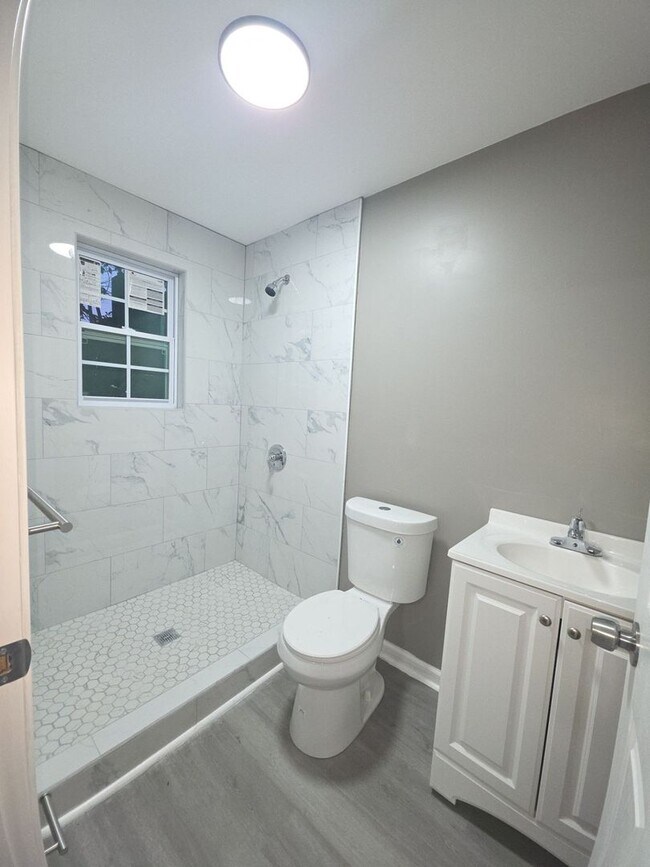 Building Photo - Spacious 3-Bedroom, 2-Bath House – Unfurnished