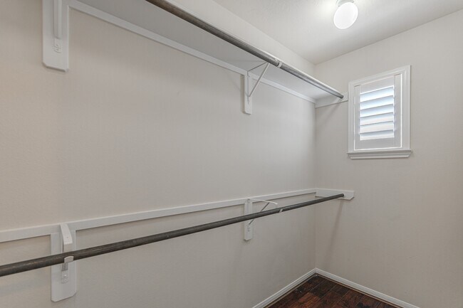 Building Photo - 14310 Silver Hollow Ln