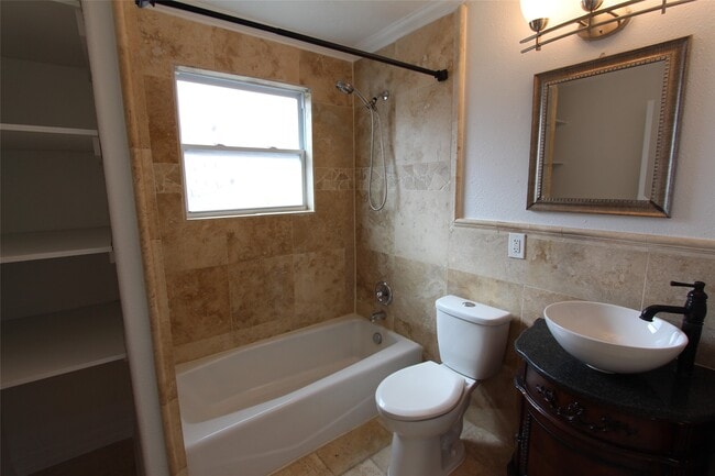 Building Photo - 6517 Sivley St