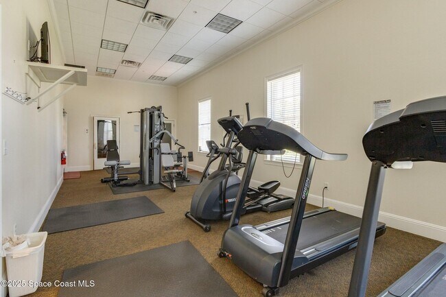 Building Photo - 558 Gardendale Cir SE