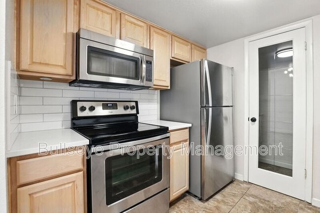 Building Photo - 7832 E Rovey Ave