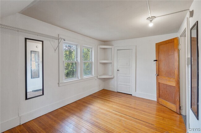 Building Photo - 518 E Brighton Ave