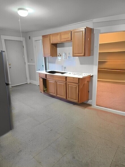 Building Photo - 263 Elm St