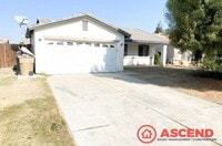 Building Photo - 3 Bedroom 2 Bath House in SE Bakersfield - Apply Today!