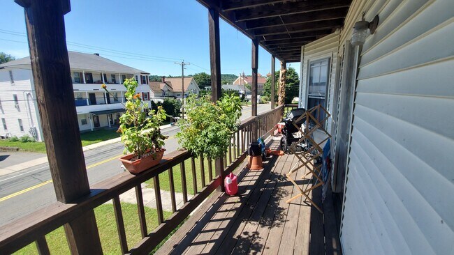 Building Photo - 103-107 SCHOOL ST