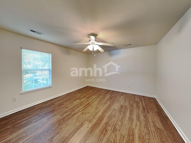 Building Photo - 10815 Pointer Ridge Dr