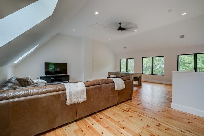Building Photo - 22 Pudding Pond Dr