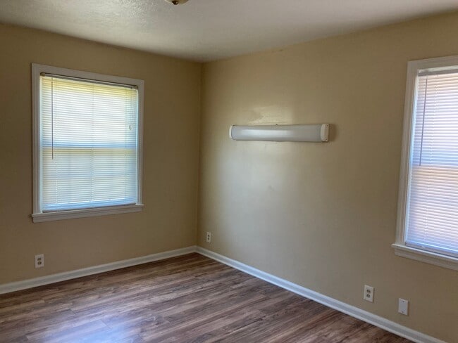 Building Photo - 4 Bedroom South Euclid House for Rent