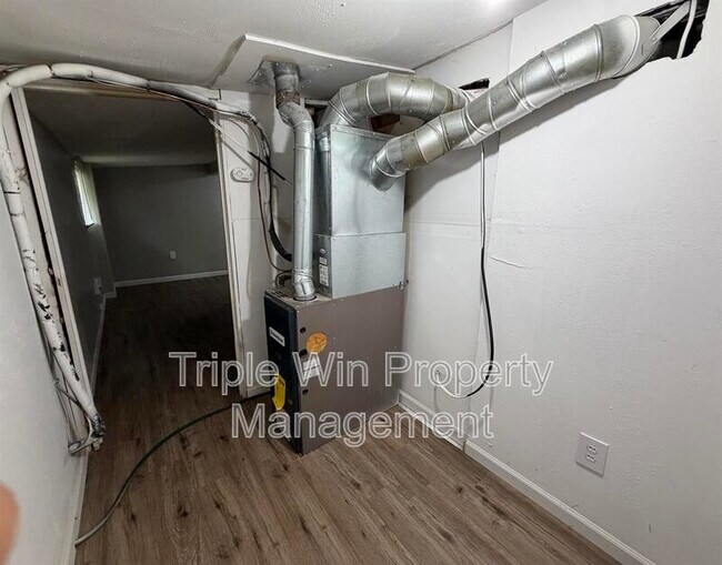 Building Photo - 810 St Anthony Ln