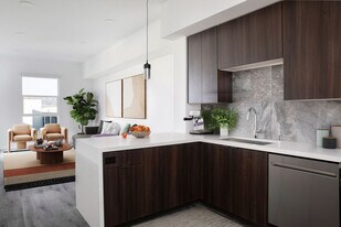 Building Photo - Vert