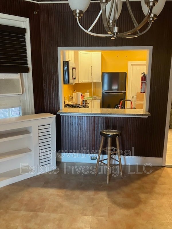 Building Photo - 6115 Lansdowne Ave