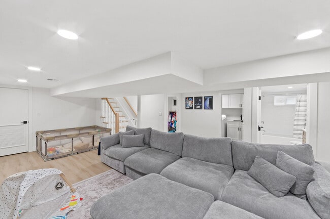 Building Photo - 17-11 Berdan Ave