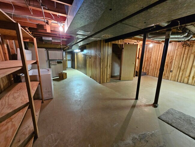Building Photo - 43921 Arlington Rd