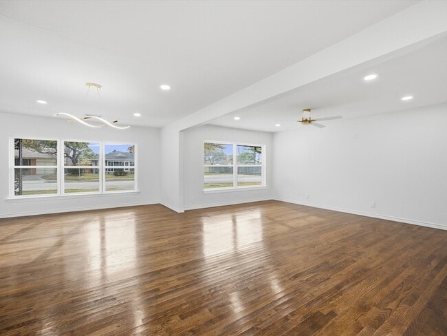 Building Photo - 10209 Casa View Dr