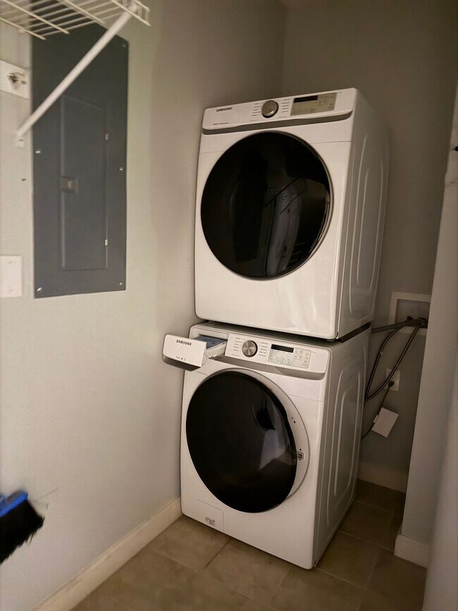 Building Photo - The Preserve at Indigo Run - First Floor with Garage and Screened Porch!