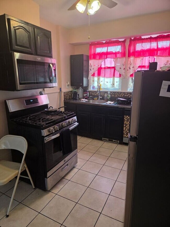 Building Photo - Spacious Newark Home – 7 Bedrooms, 2 Kitchens