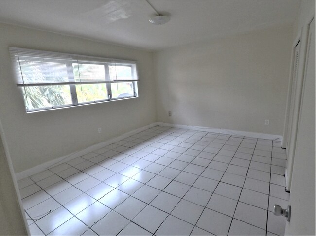 Building Photo - 9390 E Bay Harbor Dr