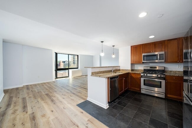 Primary Photo - 700 Grove St