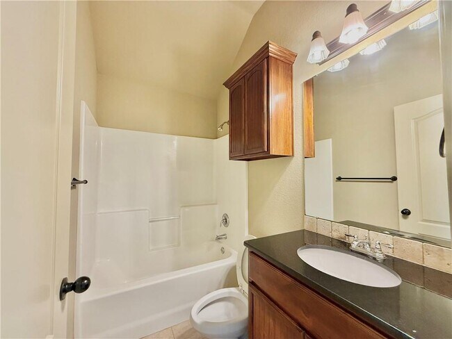 Building Photo - 511 Verona Way