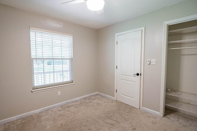 Building Photo - 4679 Inisheer Dr