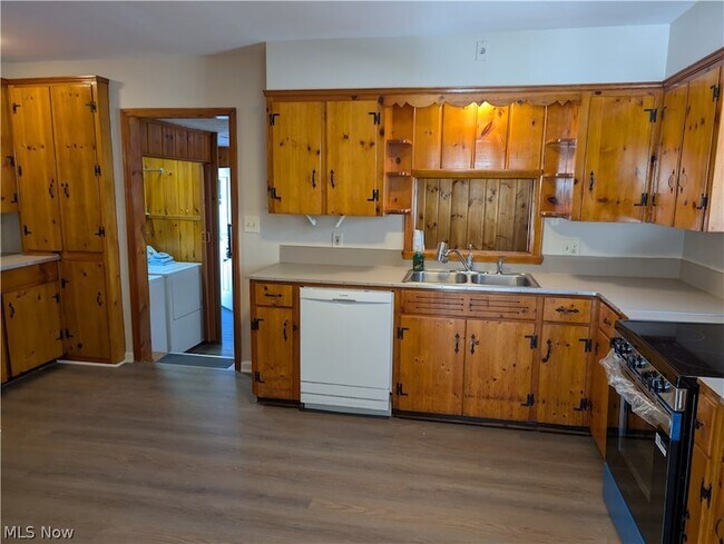 Building Photo - 703 Avondale St