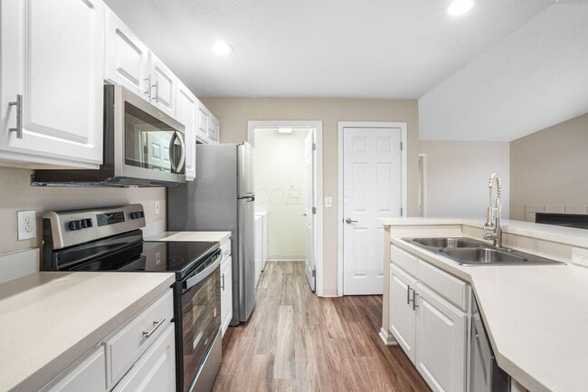 Building Photo - 5027 Stratford Pine Ln