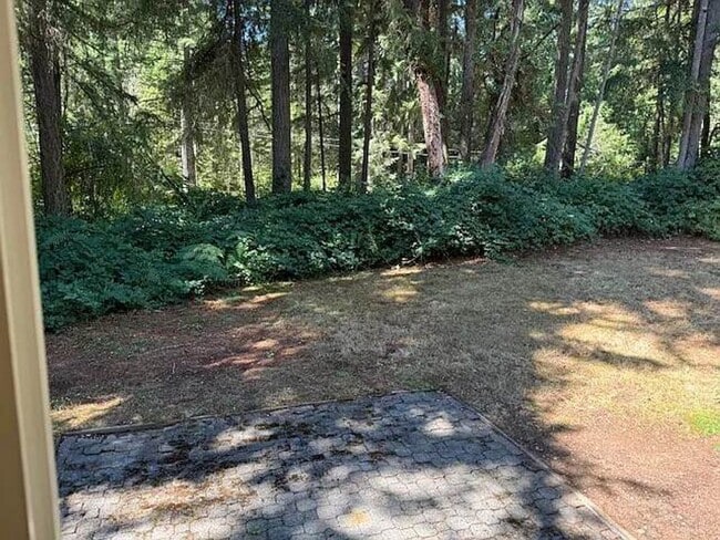 Building Photo - Spacious 2 Bedroom Duplex with Cozy Features