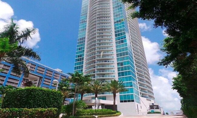 Building Photo - 2101 Brickell Ave