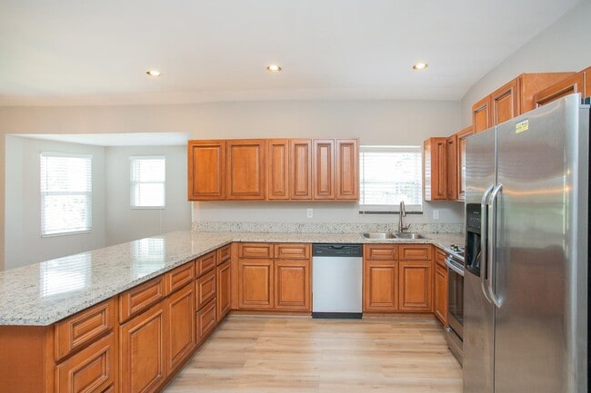 Building Photo - 1014 Douglas Ave