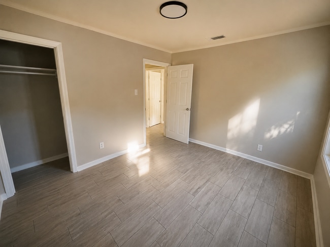 Building Photo - 3744 Mandalay Dr