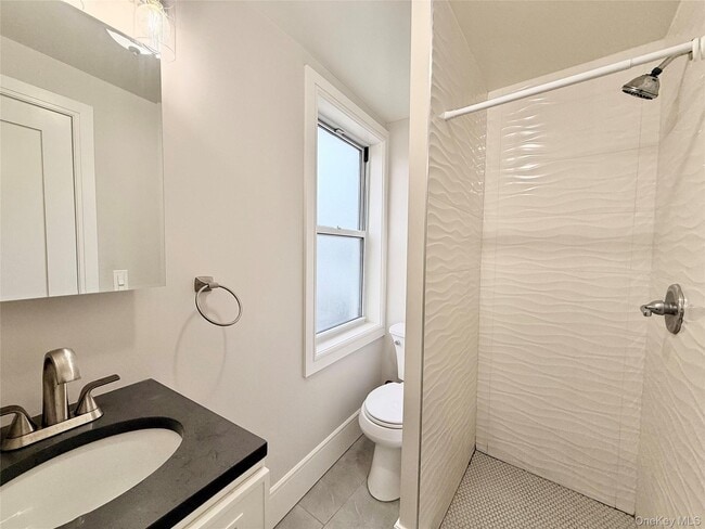 Building Photo - 678 Willis Ave