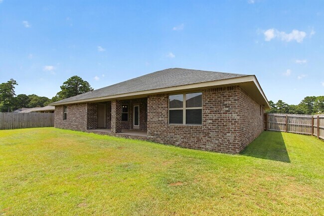 Building Photo - 5823 Crestlake Dr