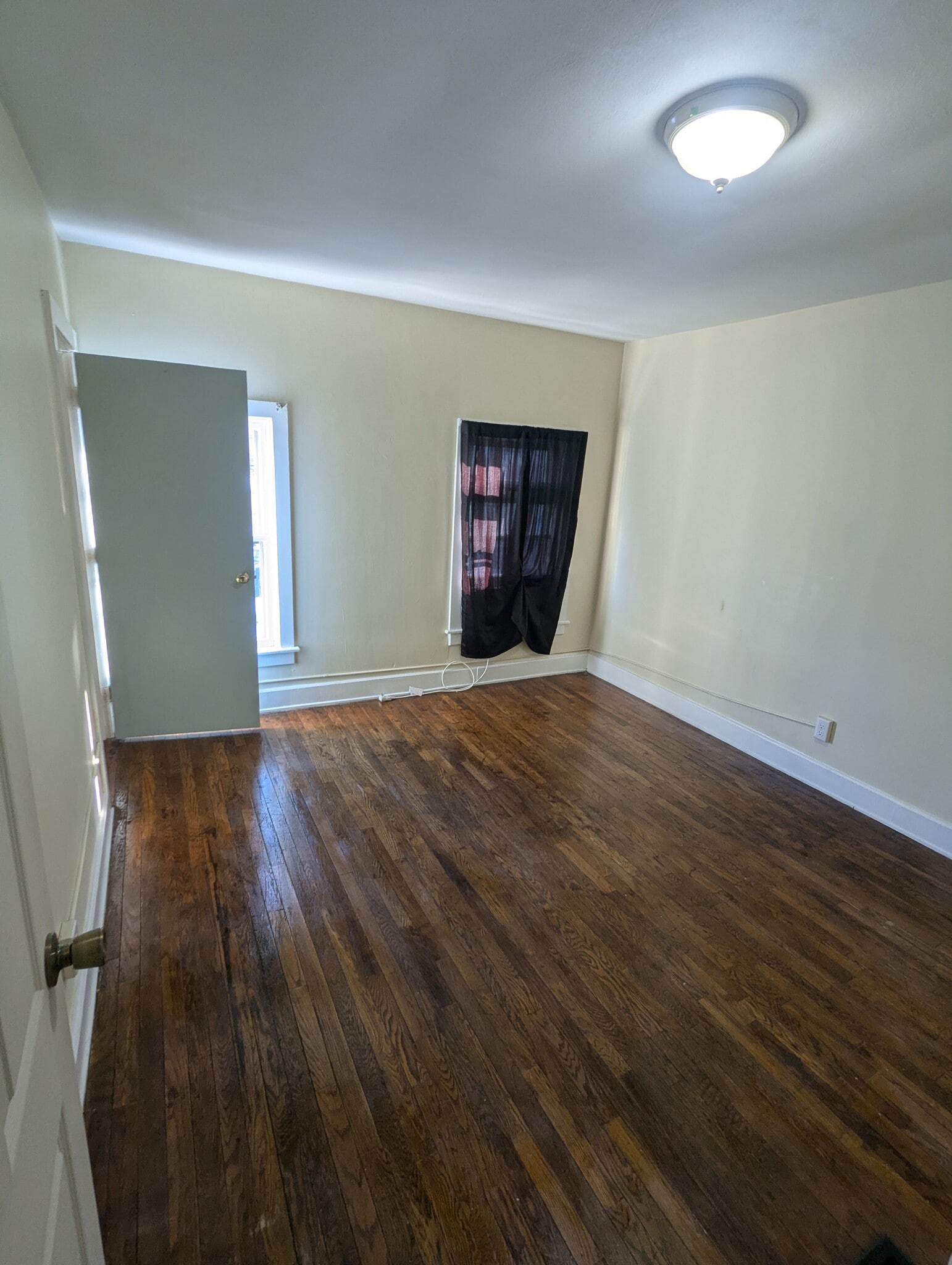 Building Photo - 1016 Memorial Ave