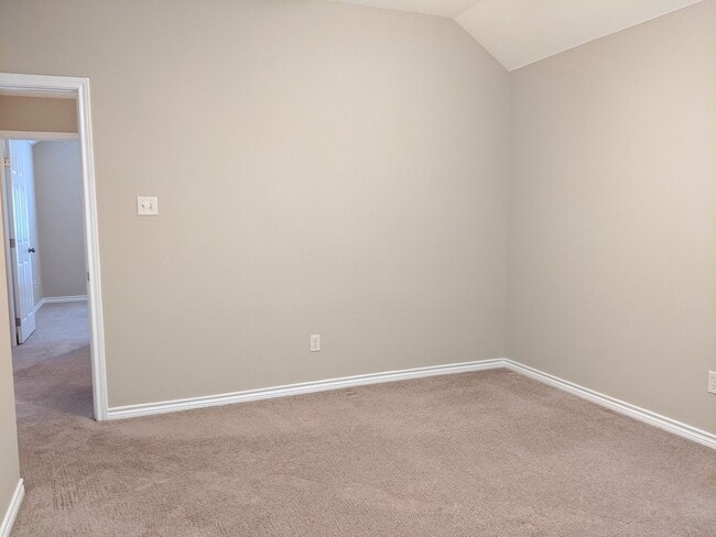 Building Photo - May Move In! 3 Bed 2 Bath In Edelweiss Gar...