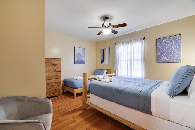 Building Photo - 255 Hillary Dr W