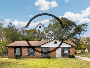 Building Photo - Fenced in 4 Bedroom 1.5 bathroom Home located in Jonesboro