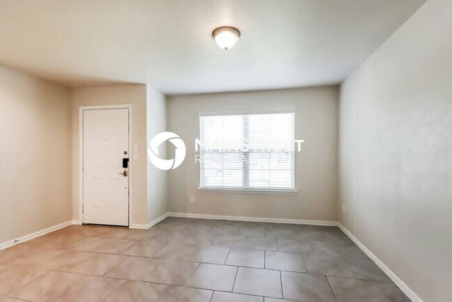 Building Photo - 4 Bedroom Pet-Friendly Home in ROSHARON, TX with Main Street Renewal