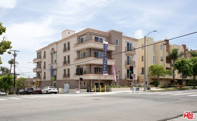 Building Photo - 1500 S Beverly Dr