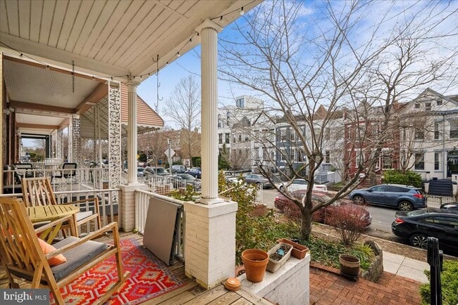 Building Photo - 1373 Quincy St NW