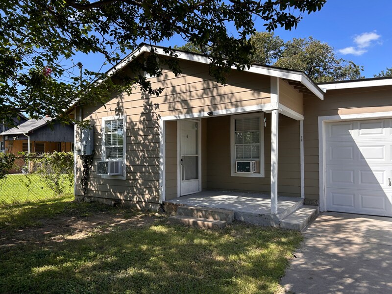 Building Photo - 711 La Vega St
