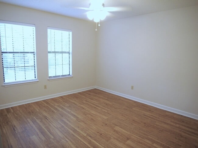 Building Photo - 815 Ashlyn Forest Dr