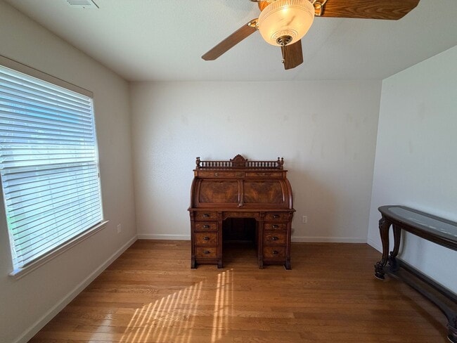 Building Photo - Beautiful Lakefront Home in the Vineyard! 55+ community