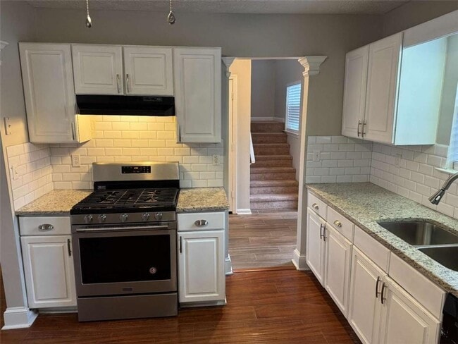 Building Photo - 3047 Regal Park Ct