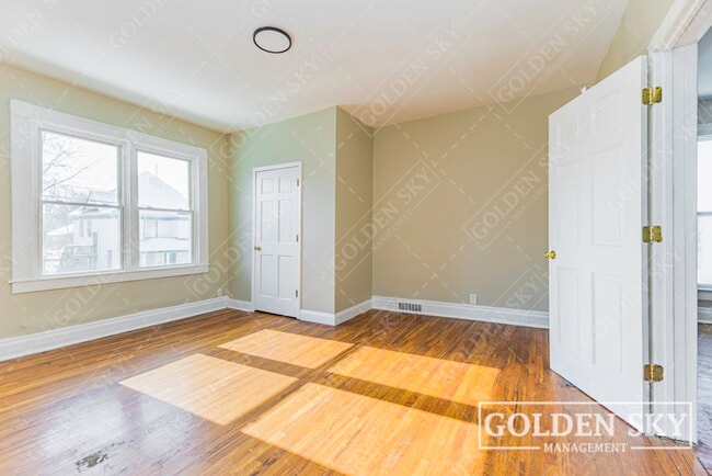 Building Photo - 900 1/2 West Main Street - NA