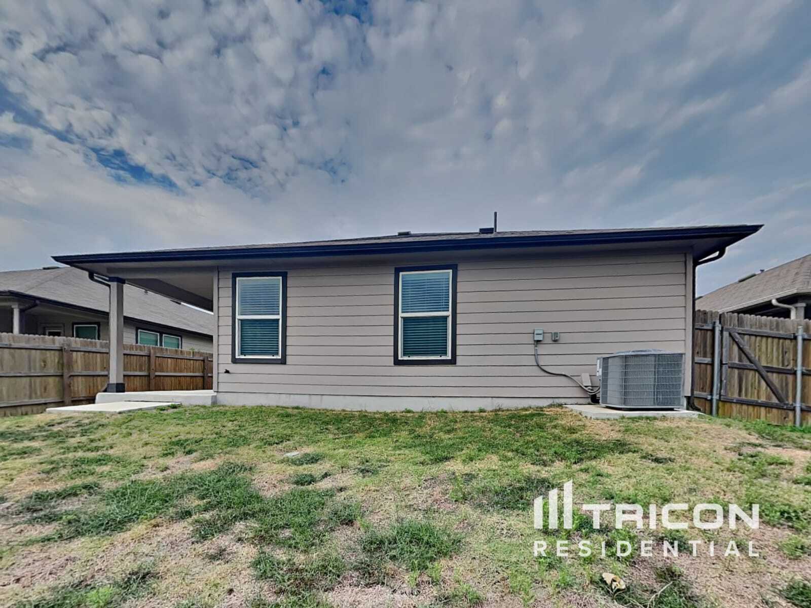 Building Photo - 221 Dylan Dr
